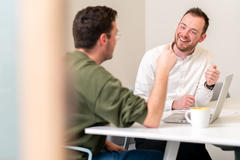1 colleague explaining something to another one